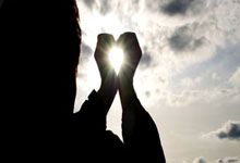 南宫28：滑雪登山怎么比？（秒懂亚冬）人民日报.